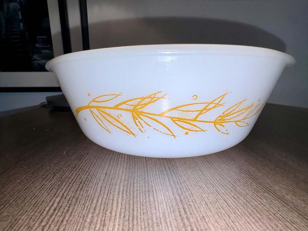 Vintage Glassbake 2 Quart Casserole Dish – Golden Wheat Design – Model J514